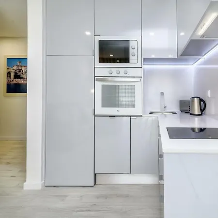 Whome | Parede Premium Apartment