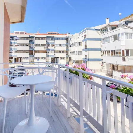 Whome | Parede Premium Apartment