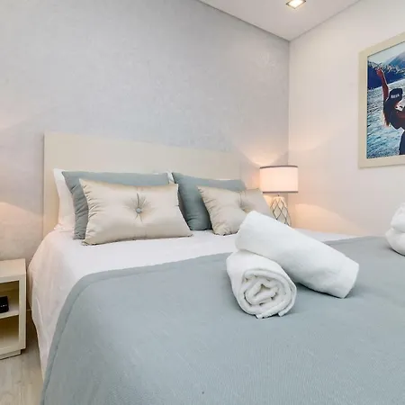 Whome | Parede Premium Apartment
